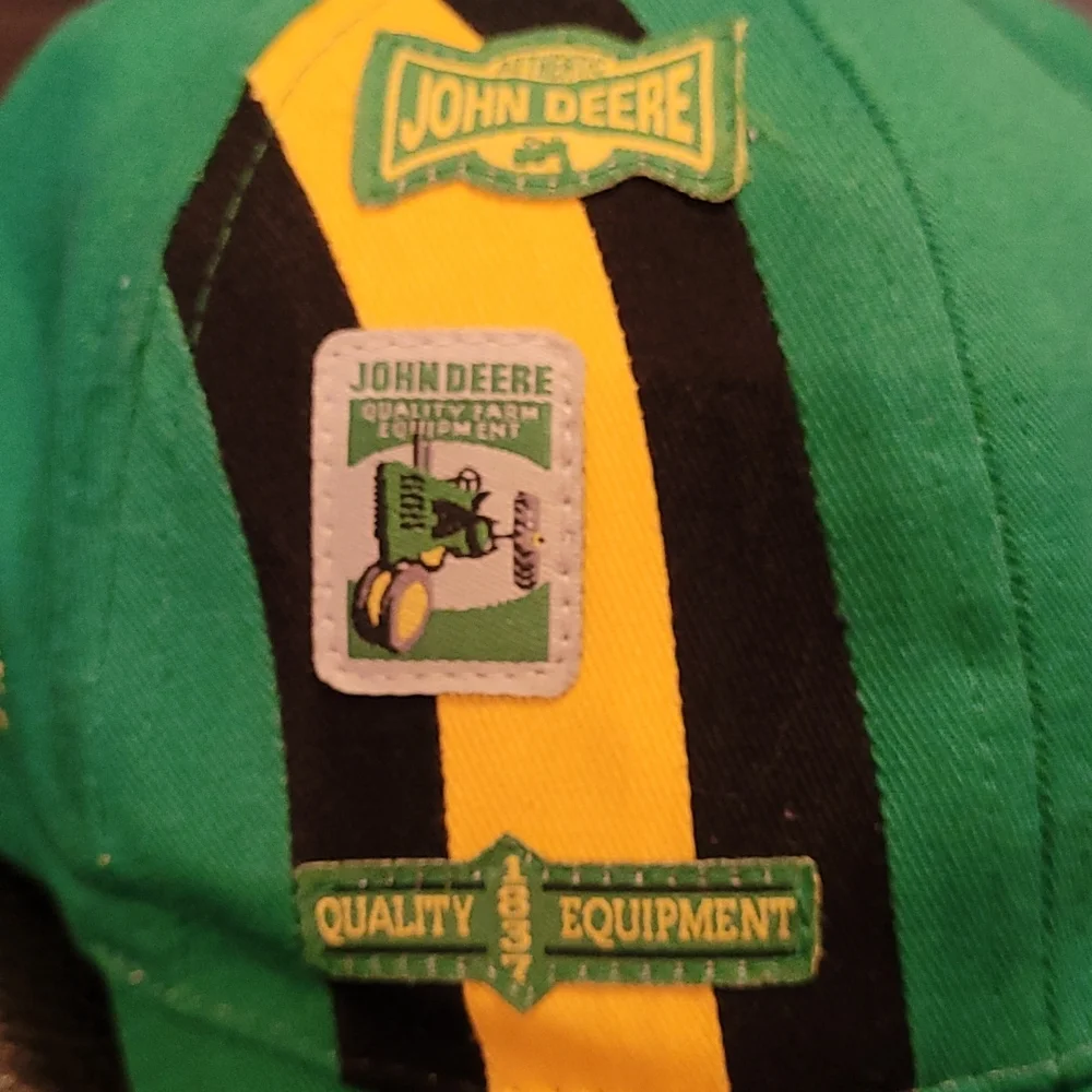 John Deere hat adjustable kid size Excellent condition